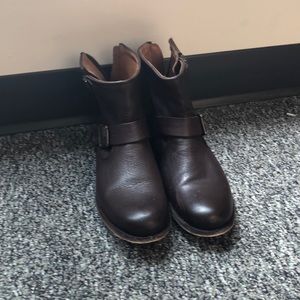 Frye leather ankle boots size 7